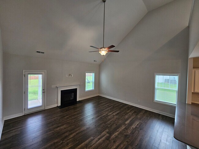 Building Photo - NEW LISTING!!!!!