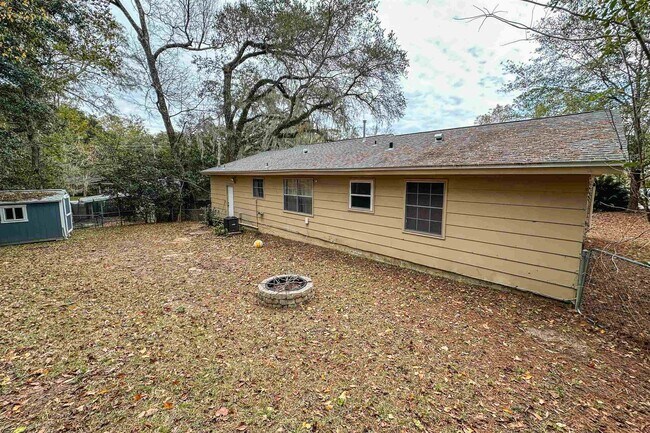 Building Photo - 2630 Mayfair Rd