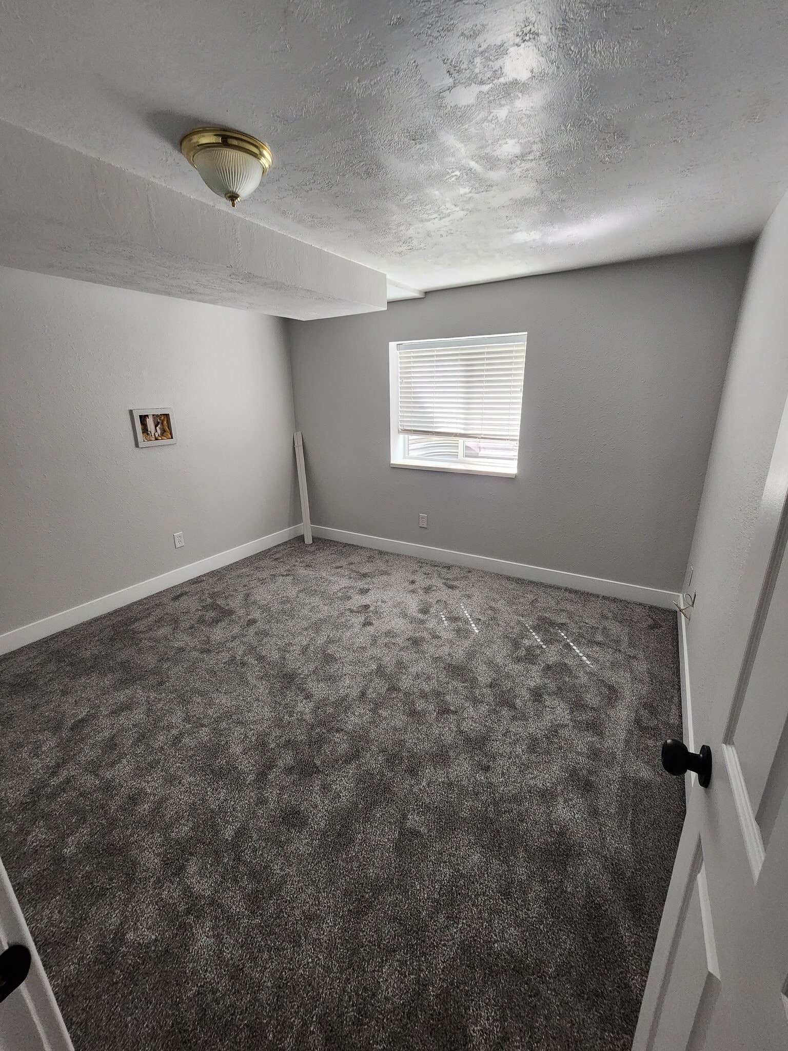 Building Photo - 976 N 40 W