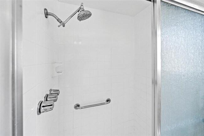 Building Photo - 9746 Seeker St