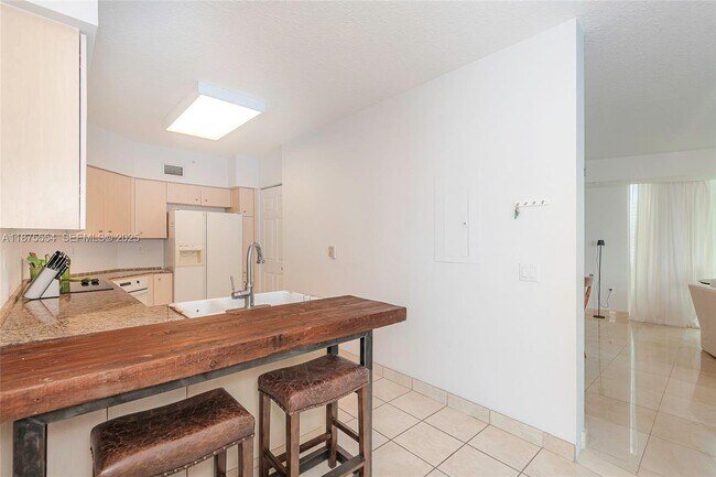 Building Photo - 3370 Hidden Bay Dr