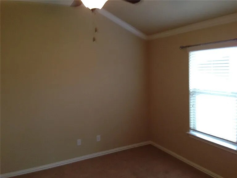 Building Photo - 1921 Autumn Run Ln