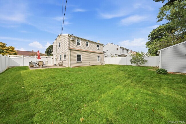 Building Photo - 20 Needle Ln