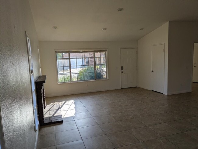 Building Photo - 8730 Sandhill Dr