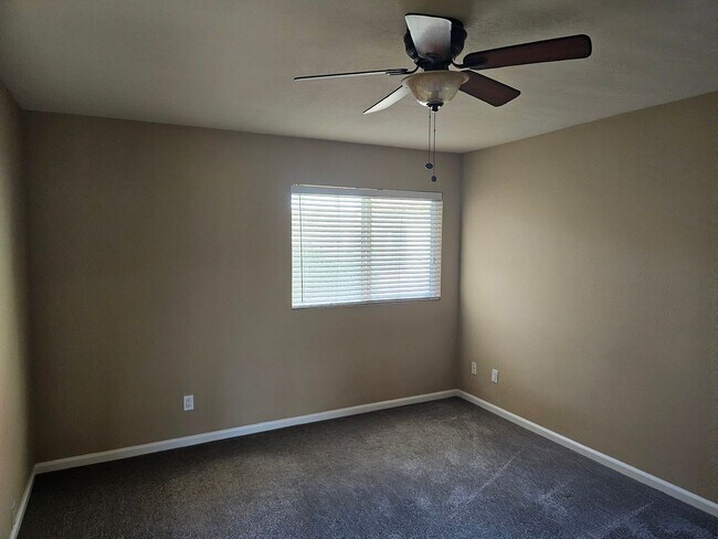 Building Photo - 414 21st St