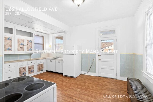 Building Photo - 128 Fallowfield Ave