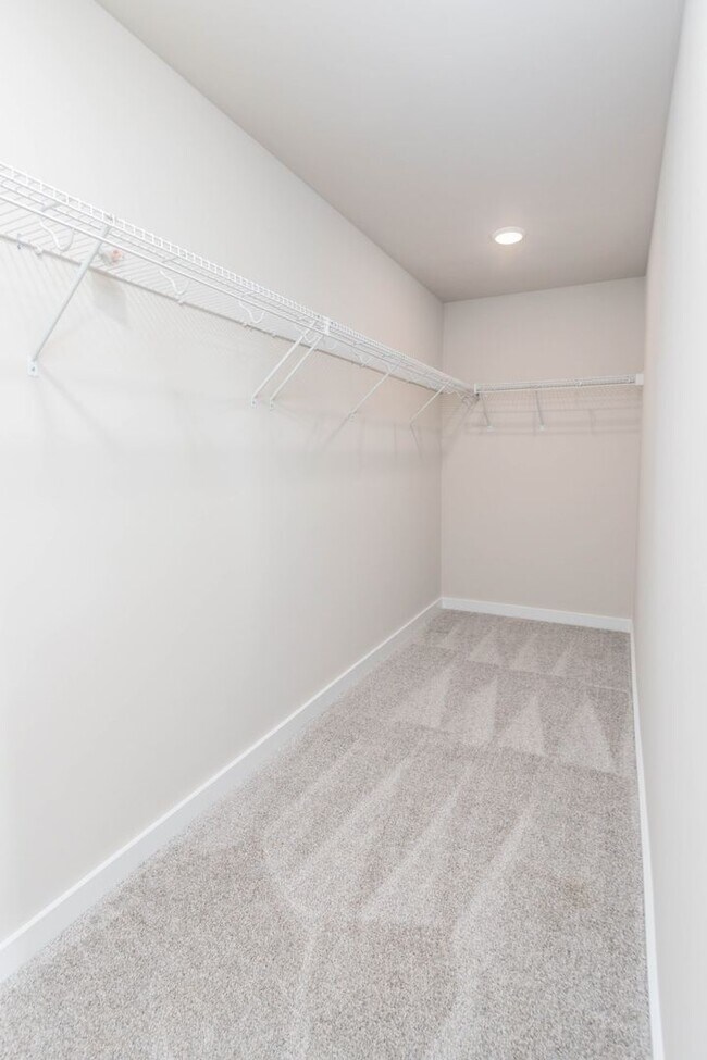 Building Photo - Beautiful 5 Bedroom, 2.5 Bath New Construc...