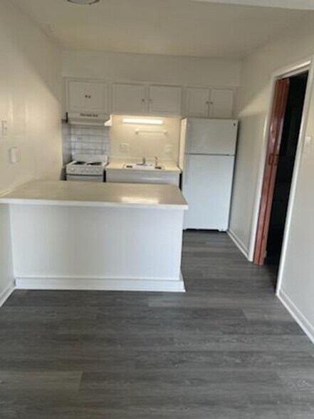 Building Photo - Douglas Oaks