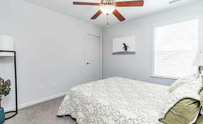 Building Photo - Spacious Raleigh Home with Modern Comforts