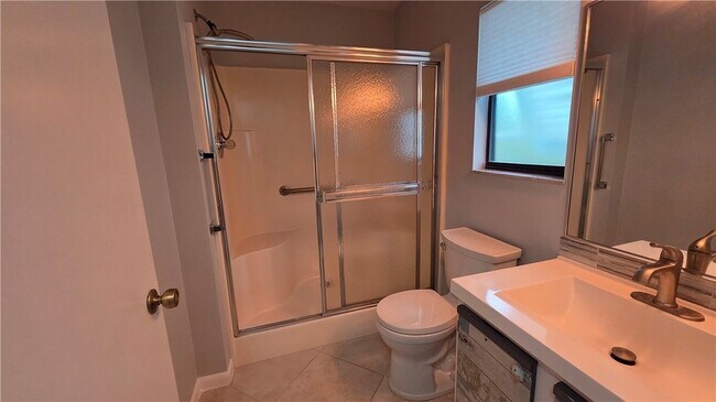 Building Photo - 1212 Breezy Way