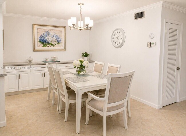 Building Photo - 580 Egret Dr