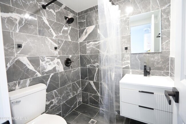 Building Photo - 21 Aster St