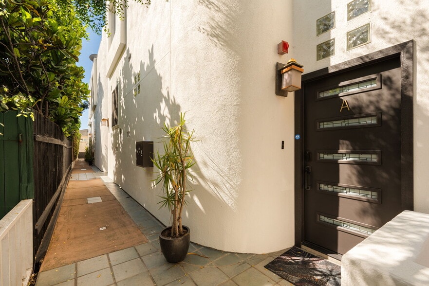 Building Photo - 610 9th St