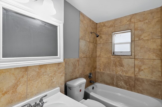 Building Photo - 4810 NW 19th St