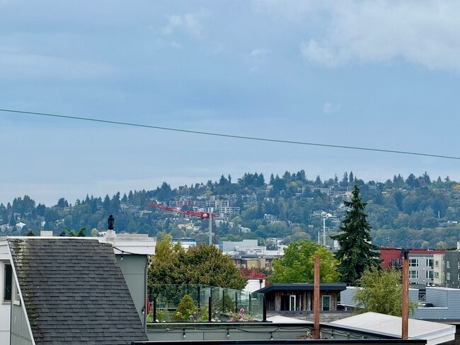 Building Photo - Ballard Townhome
