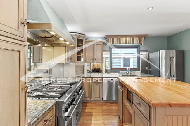 Building Photo - Charming 2-Bedroom + Office in the Historic Old North End, with access to 2 car garage spaces.