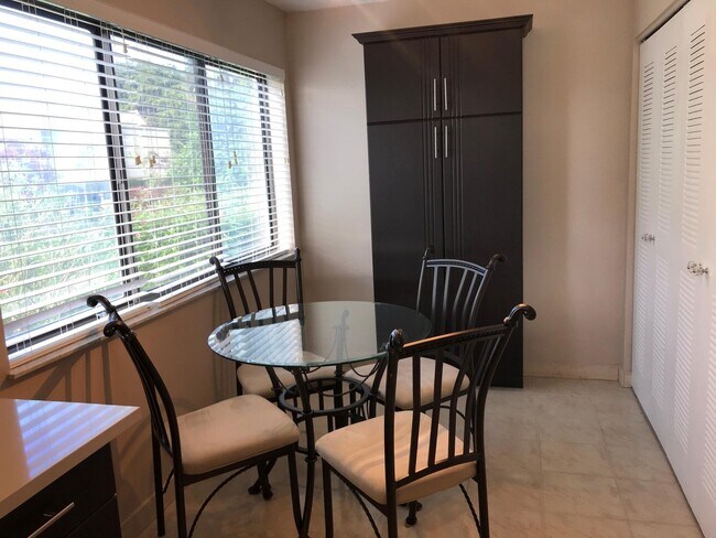 Building Photo - 5519 Fairway Park Dr