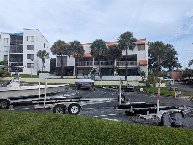 Building Photo - 2424 W Tampa Bay Blvd