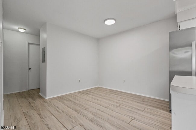 Building Photo - 37 Eton Way