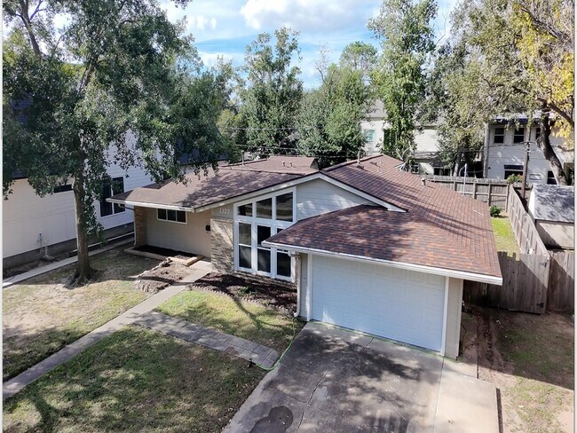 Building Photo - 1327 Moorhead Dr