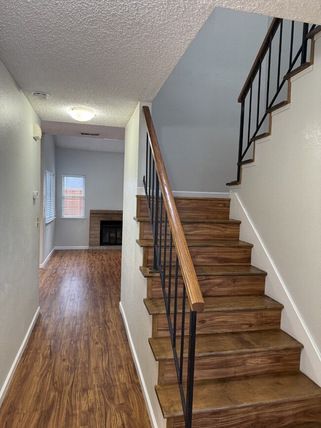 Building Photo - Charming 2-Bedroom, 2.5-Bath Home Just a Short Walk to Downtown Pleasanton