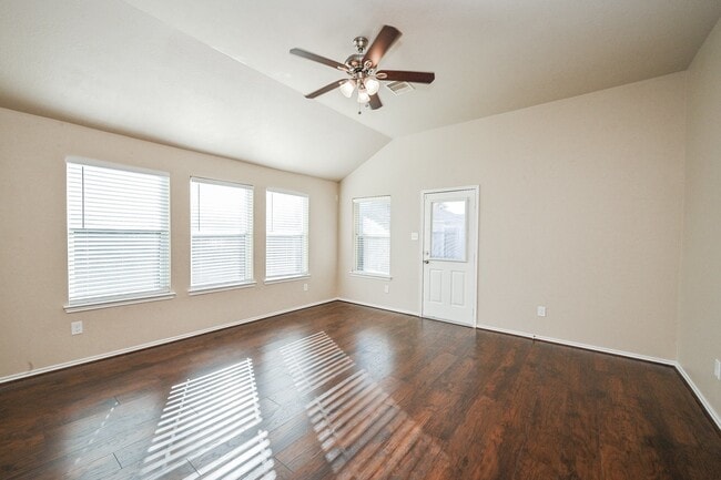 Building Photo - 2119 Mateo Park Dr