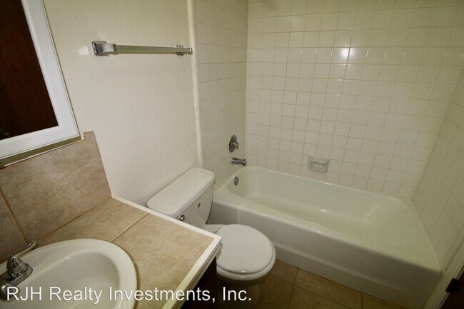 Building Photo - 901-903 Acacia Cir