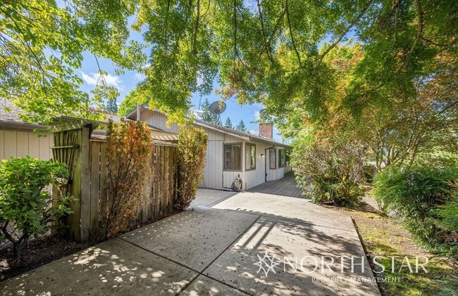 Building Photo - Charming One-Level Home on a Quiet Cul-de-...