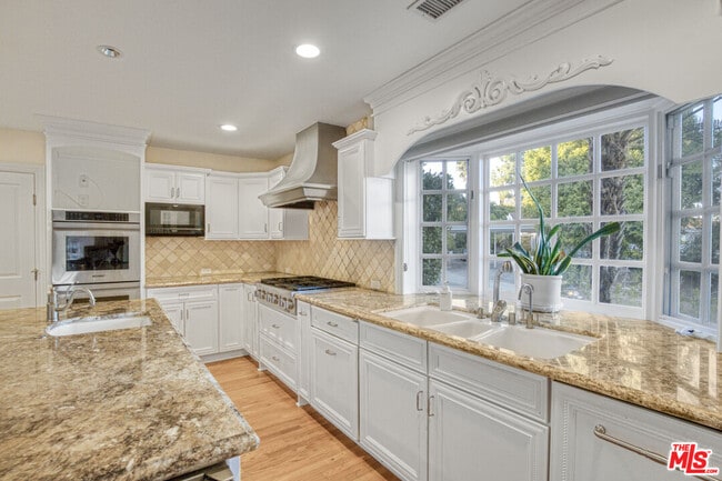 Building Photo - 3690 Crownridge Dr