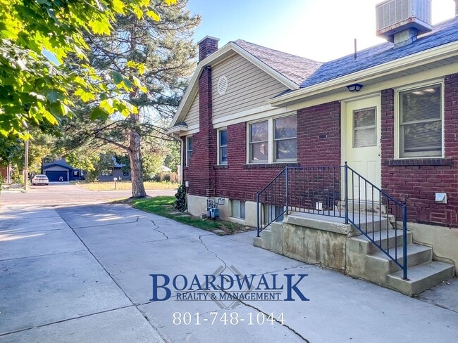 Building Photo - 2247 E Lambourne Ave