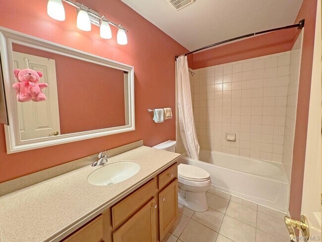 Building Photo - 54 Fairways Dr