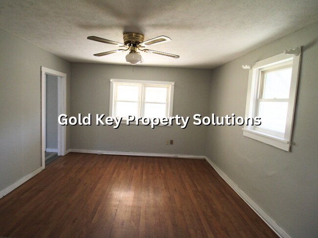 Building Photo - 1316 E 7th St