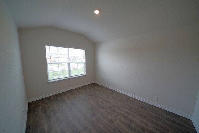 Building Photo - Newly Built Home in Red River Ranch Neighborhood of Cibolo, TX Realtor Commission: $500