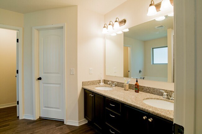 Building Photo - Beautiful 4 bedroom home in Pace