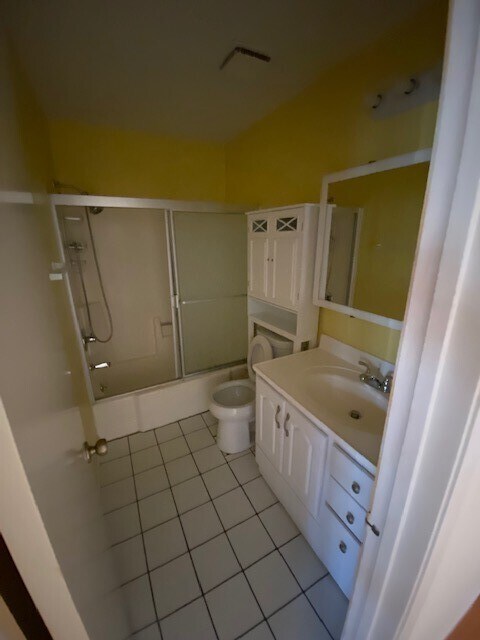 Building Photo - 557 E Tujunga Ave