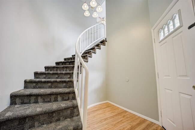 Building Photo - Crosspointe (1458)