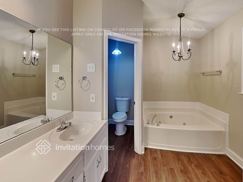 Building Photo - 647 Overlook Wood Way NW