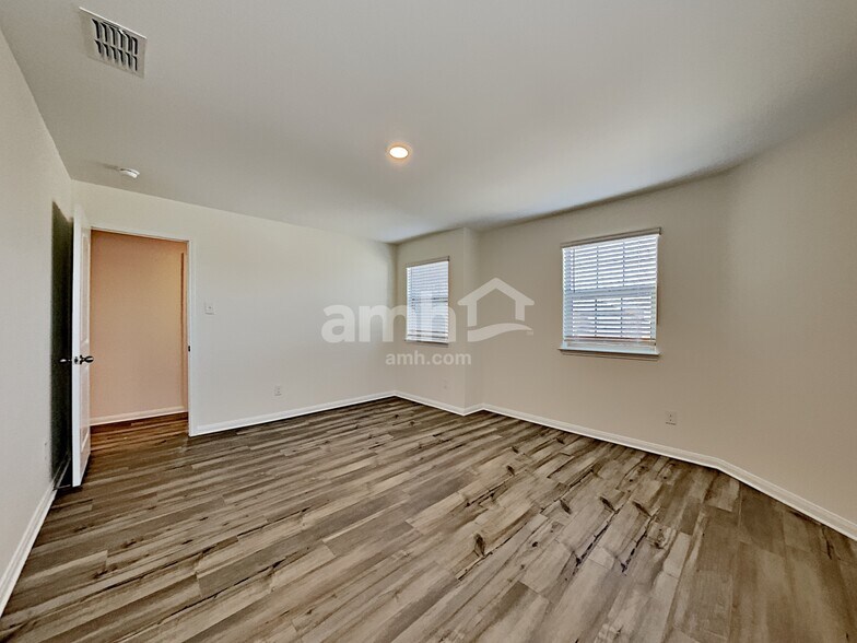 Building Photo - 236 Foster Ln