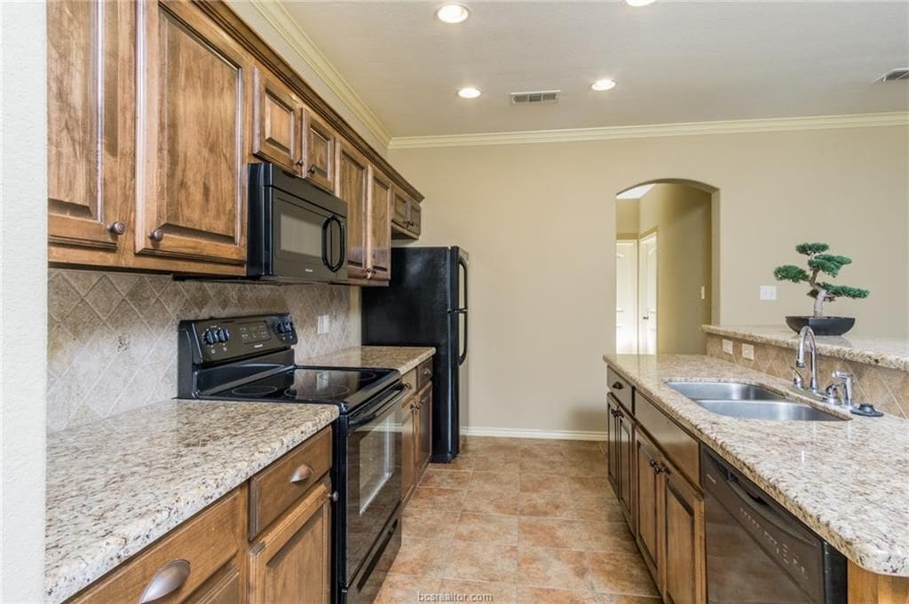 Building Photo - 3010 Old Ironsides Dr