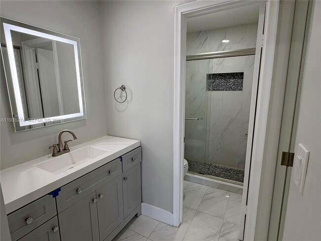 Building Photo - 1331 SW 124th Ct