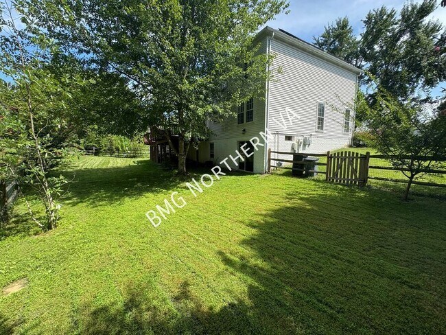 Building Photo - 10205 Daylily Ct