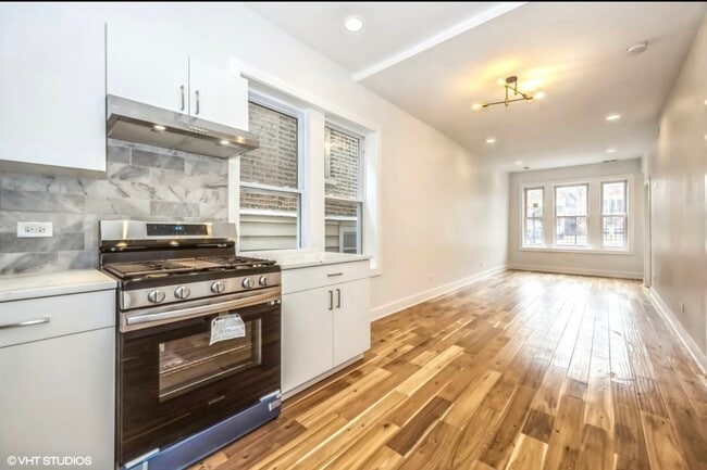 Building Photo - 3329 S Oakley Ave