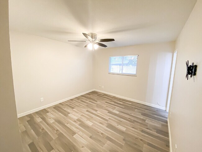 Building Photo - 21 E Alameda Dr