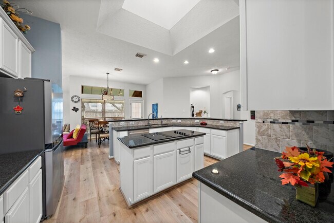 Building Photo - 4910 Bellmead Dr