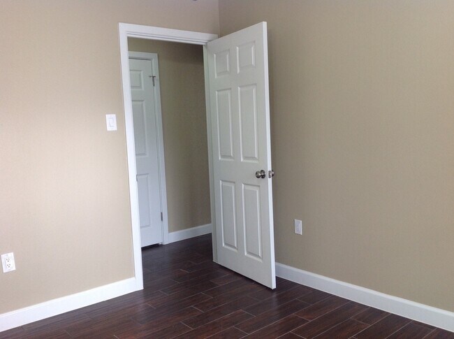 Building Photo - Gorgeous Remodel - North Austin Home!