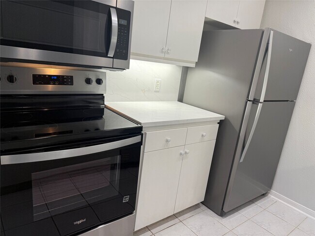 Building Photo - 2120 El Paseo St