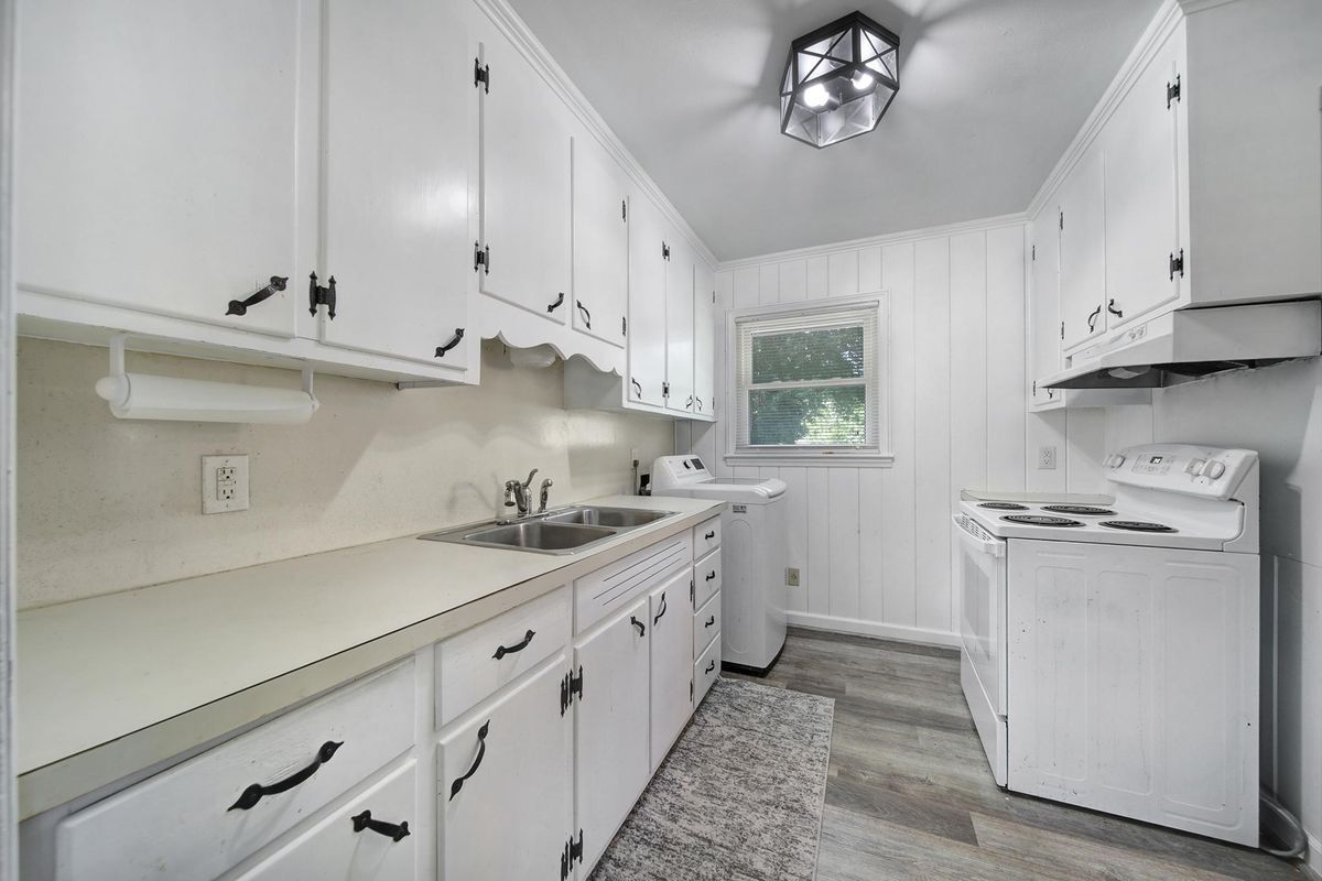 Building Photo - 4301 Briarhill Dr