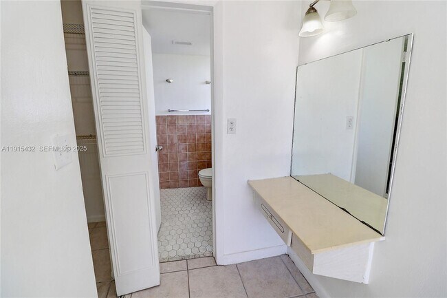 Building Photo - 11905 NE 2nd Ave