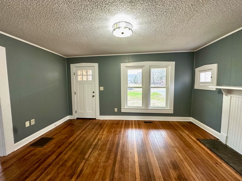 Building Photo - 3003 Tyree Springs Rd