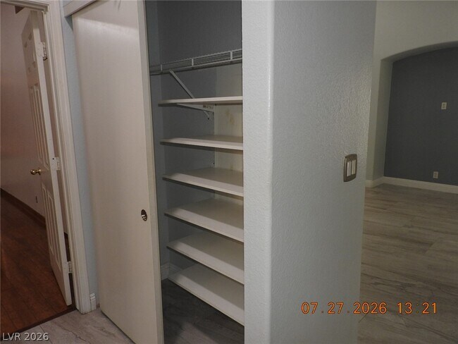 Building Photo - 4533 Chestnut Blaze